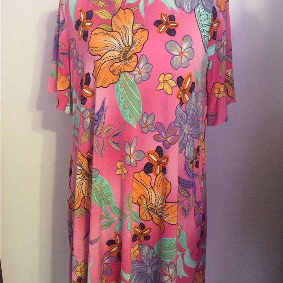 ❌DONATED❌Pink Floral Short Flutter Sleeve Round Neck Dress - Picture 4 of 9